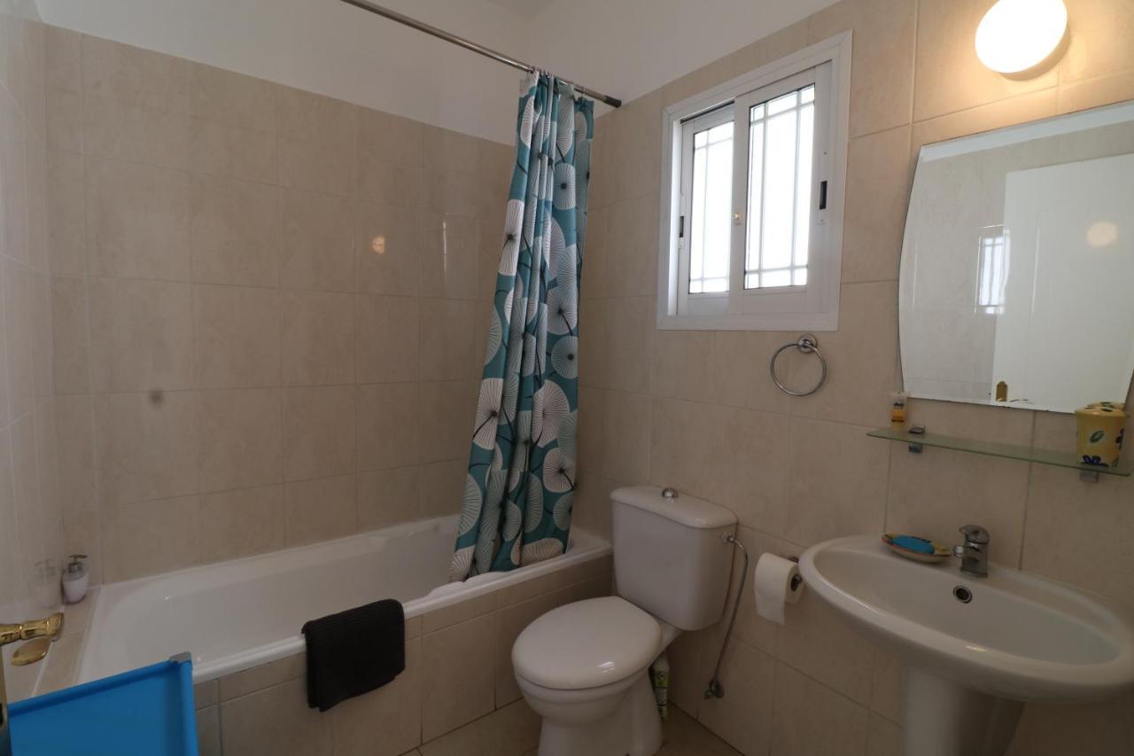 Apartment In Kato Pafos & 10 Min To Venus Beach Екстер'єр фото