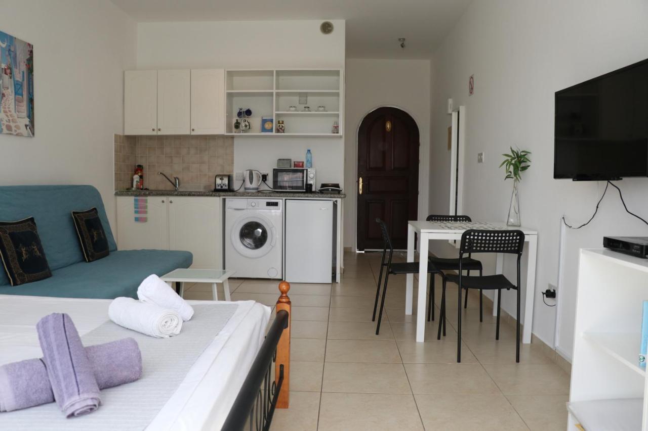 Apartment In Kato Pafos & 10 Min To Venus Beach Екстер'єр фото