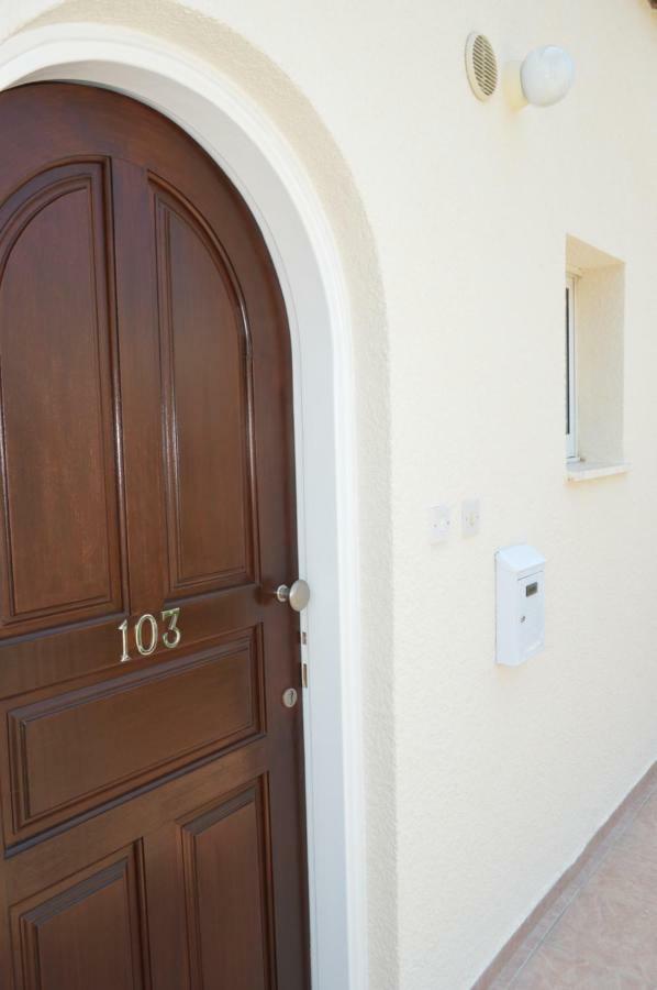 Apartment In Kato Pafos & 10 Min To Venus Beach Екстер'єр фото