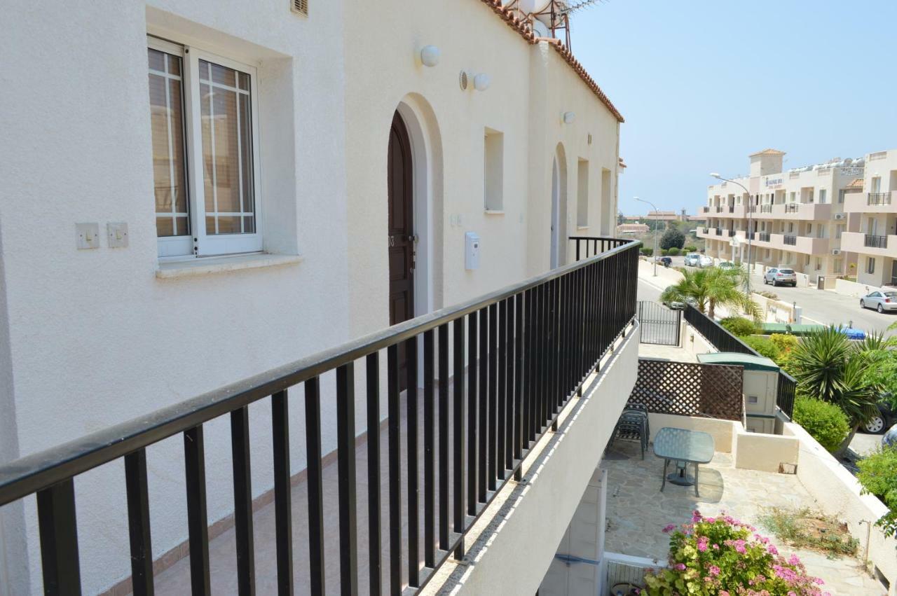 Apartment In Kato Pafos & 10 Min To Venus Beach Екстер'єр фото